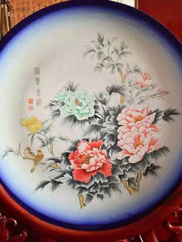 王云珍 刻瓷艺术家 艺术大师 刻瓷艺术 刻瓷工艺 艺术品 刻瓷作品