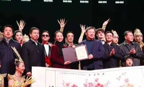 中国残疾人艺术团新年慰问演出先选行唐 演出结束后观众久久不散